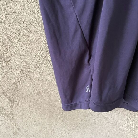 Gap Fit Workout Top Size Medium - Picture 6 of 7